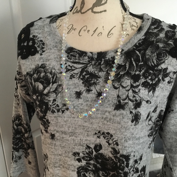 Brand new! Cute flowered dress NWT!! - Picture 2 of 8